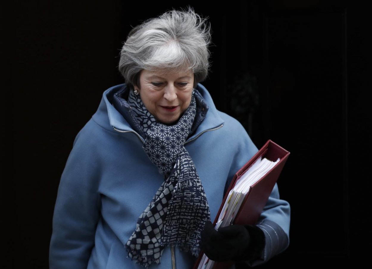 Experti: Theresa May hľadá spojencov, v stávke je aj symbol mieru v Írsku