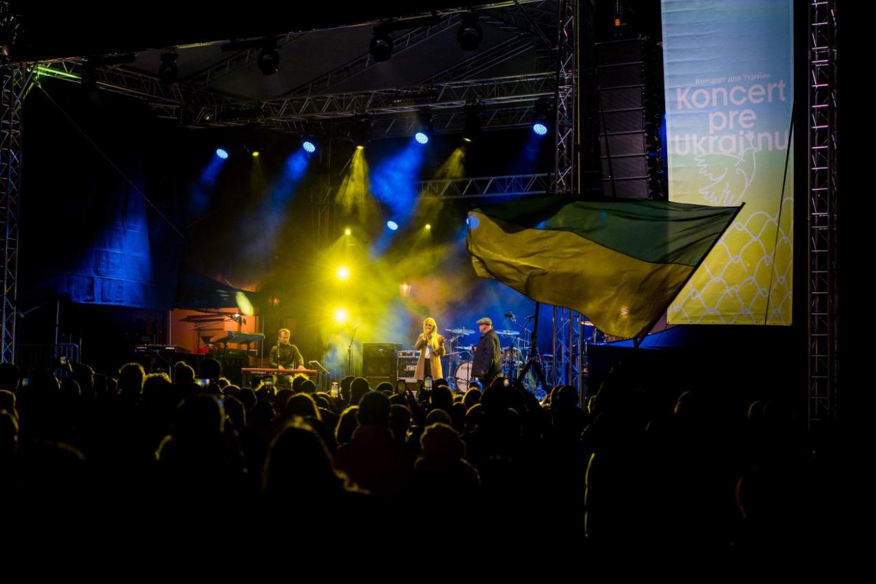 Koncert pre Ukrajinu už túto nedeľu, na Hlavnom námestí v Bratislave vystúpia Alina Pash, Apashe, Katarzia a zbor Sirénčatá