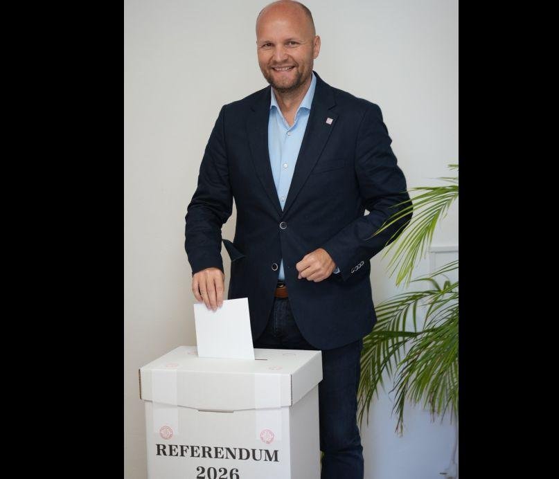 Udalosť dňa: Priebeh referenda je zatiaľ pokojný, Naď hovorí o povzbudivej účasti