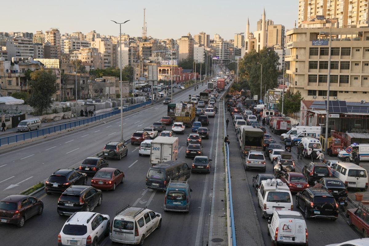 Udalosť dňa: Macron žiada Izrael a Hizballáh, aby nezaťahovali Libanon do novej vojny