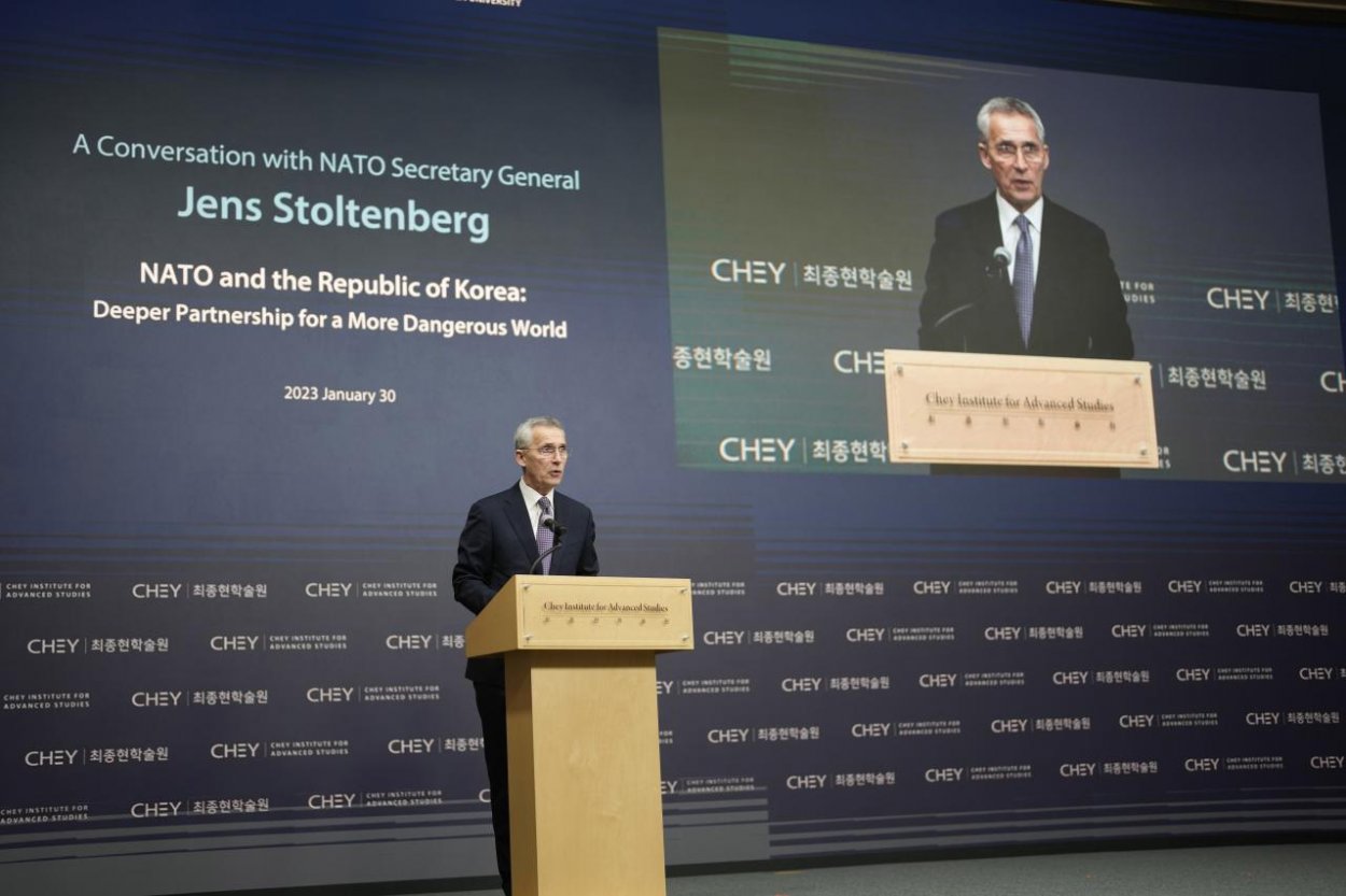 Stoltenberg vyzval Južnú Kóreu, aby zintenzívnila vojenskú podporu Ukrajiny