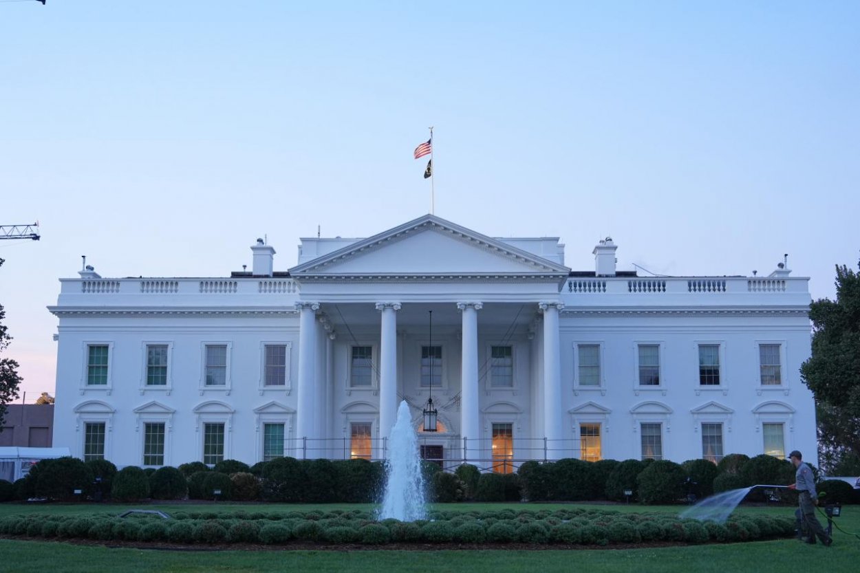CNN, MS NOW a Politico žalujú Trumpa pre zákaz vstupu do Bieleho domu