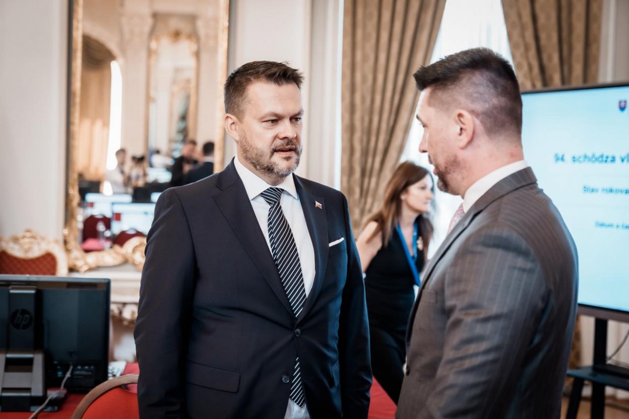 Migaľ: Na rezorte sa „kradlo ako po nebohom“, Raši žiada ospravedlnenie, inak podá trestné oznámenie