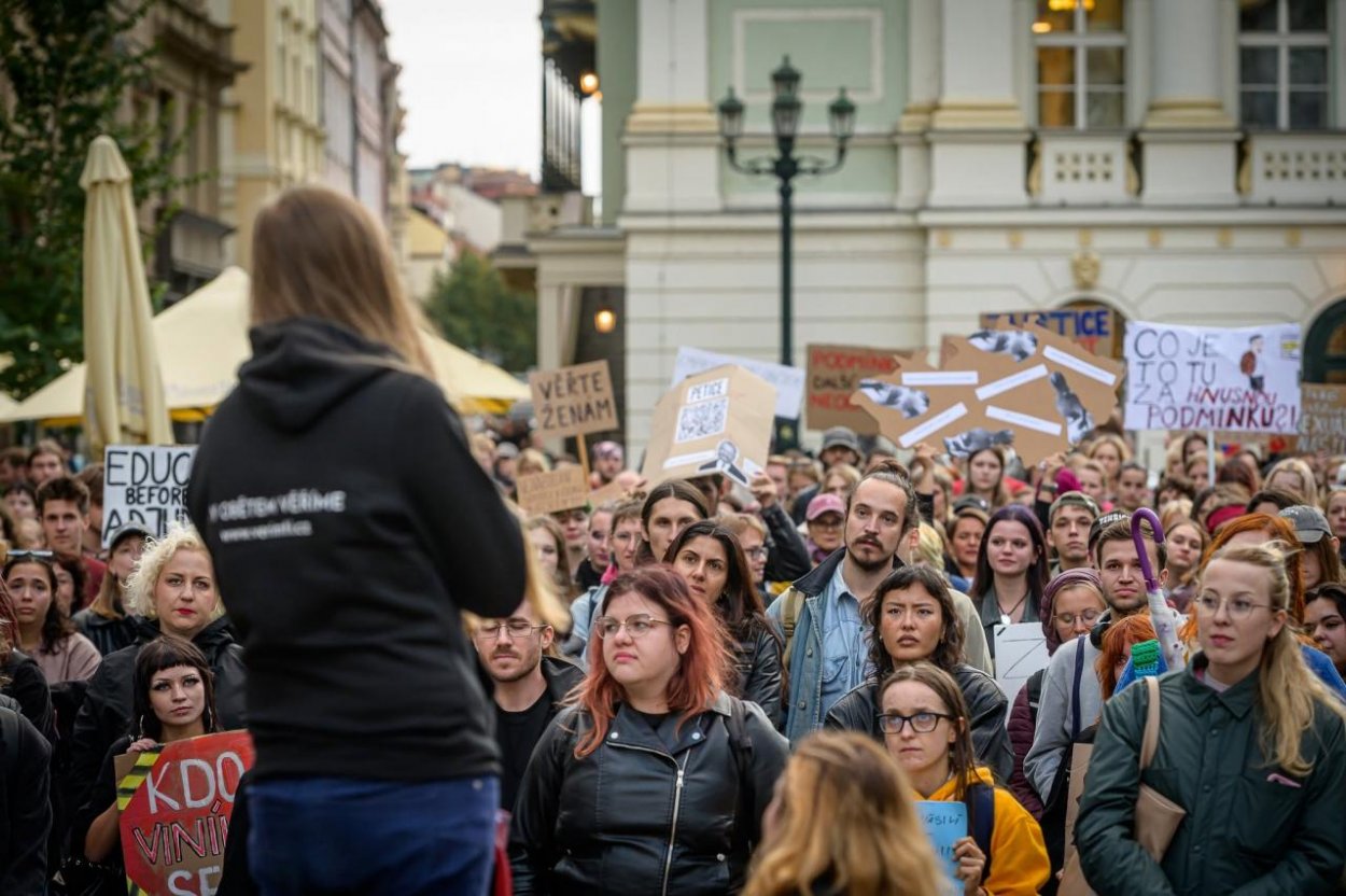 V Prahe sa včera demonštrovalo za vzdelávanie sudcov a sudkýň