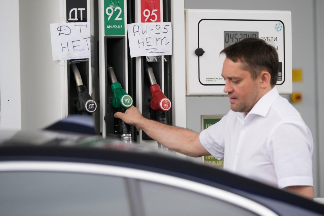 Rusko priznalo nové problémy s nedostatkom pohonných hmôt