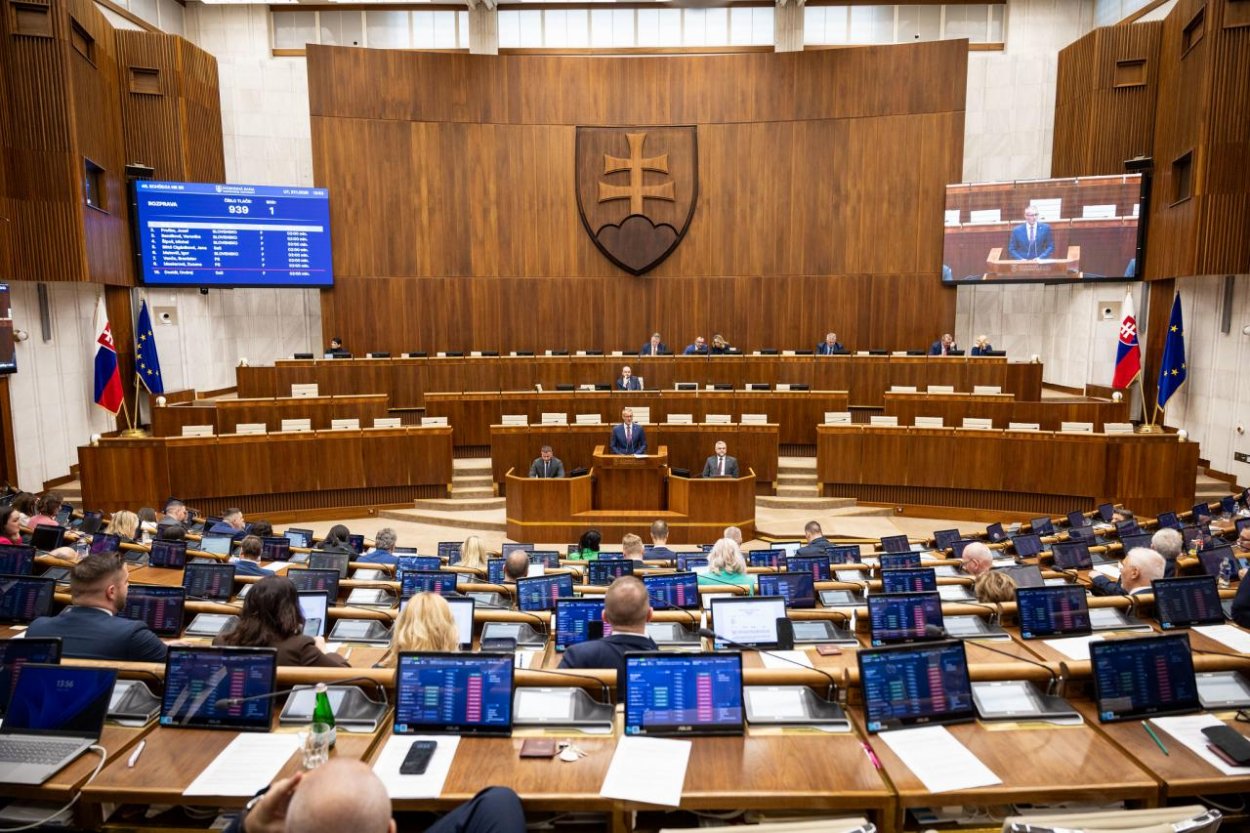 O odvolávaniach ministrov sa bude v prípade potreby rokovať aj po 20.00 h