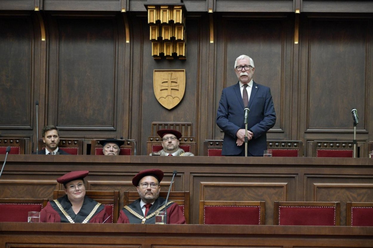 PS plánuje predložiť na septembrovej schôdzi parlementu vlastnú novelu vysokoškolského zákona, chce kvalitnejšie riadenie škôl