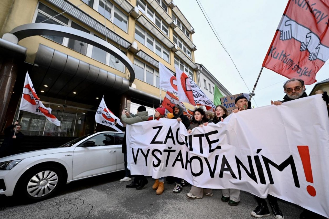 Riaditeľ FPU tajne odpočúval svojich zamestnancov. Vieme podrobnosti