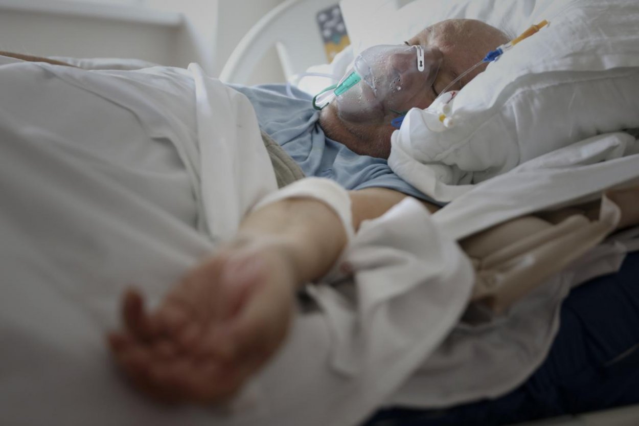 Konzílium odborníkov navrhuje meniť pandemickú PN a používať COVID passy v práci