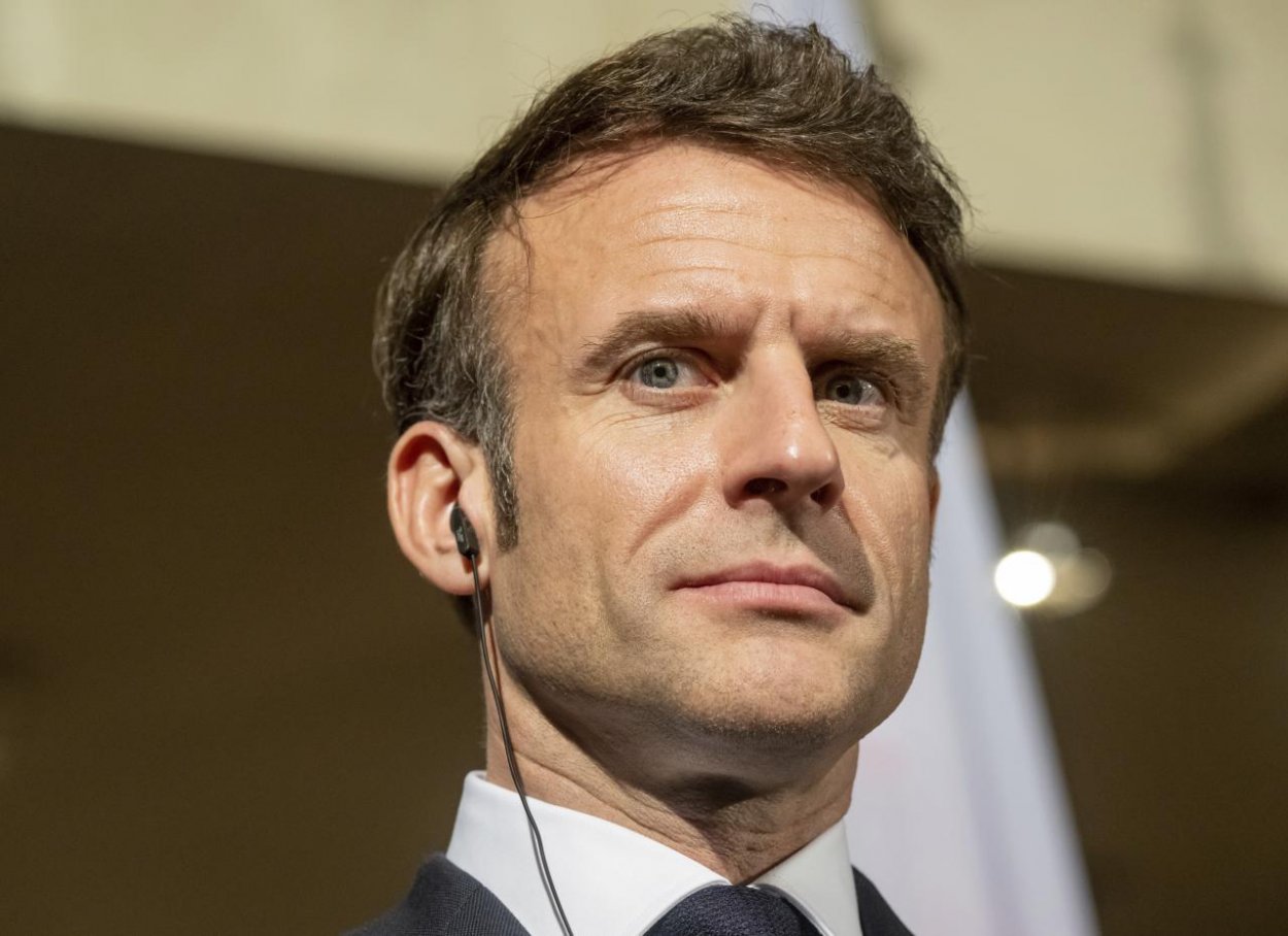Macron čelí kritike za udelenie Radu Čestnej légie Jeffovi Bezosovi