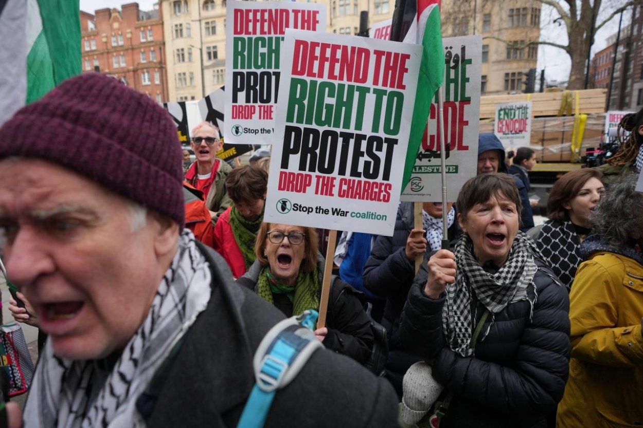 V Londýne zadržali vyše 500 prívržencov skupiny Palestine Action
