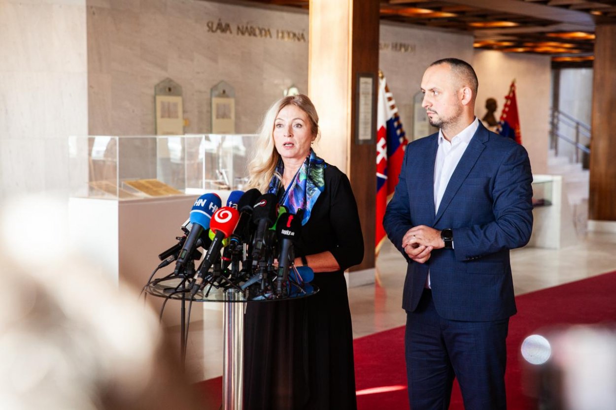 KDH žiada pre vyšetrovanie podvodov mimoriadne zasadnutia parlamentných výborov