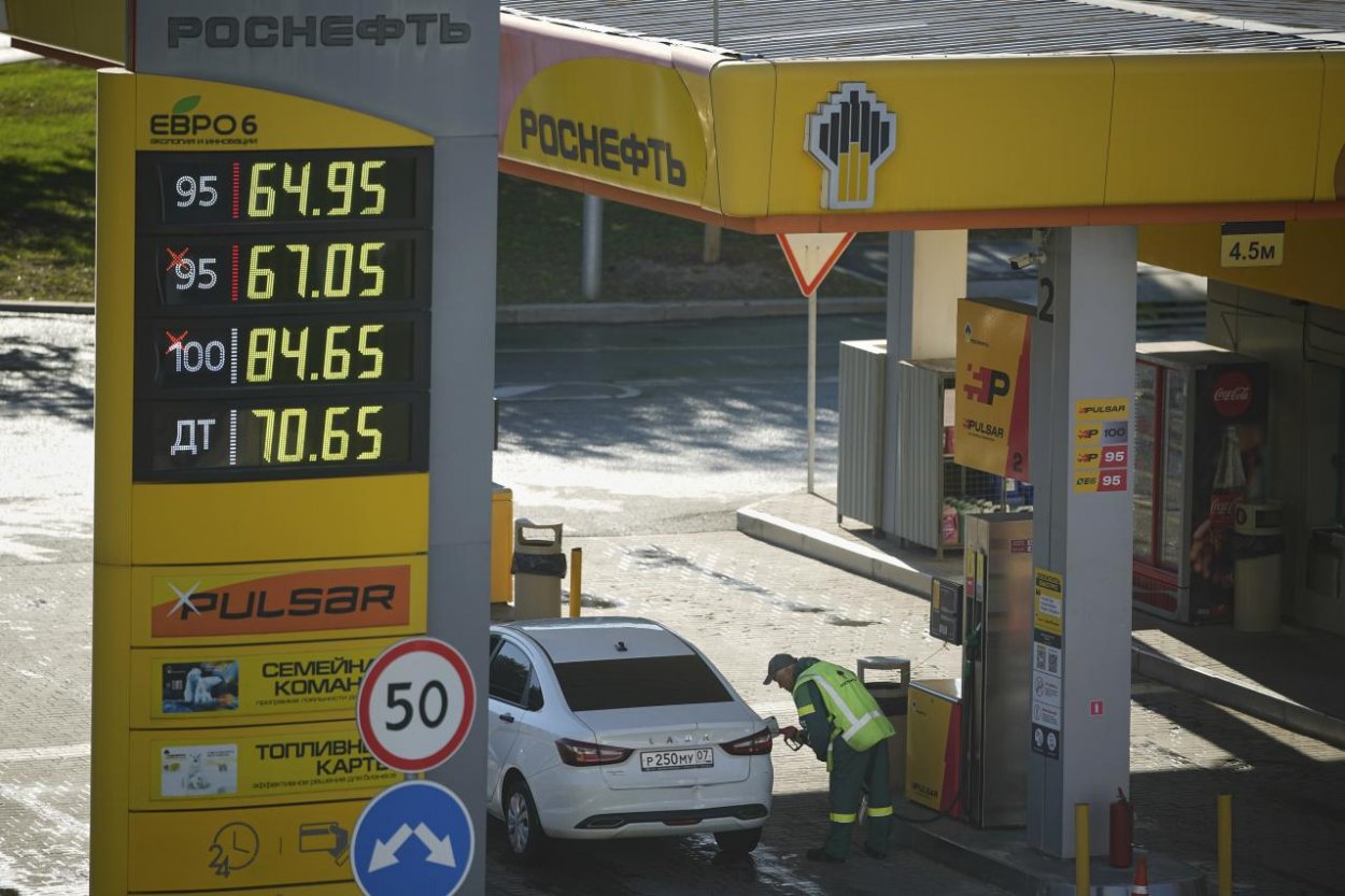 Rusko sa pre nedostatok paliva začne vracať do čias ZSSR, prognózuje expert