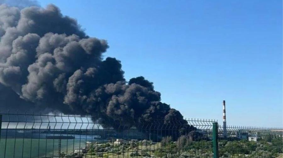 Ukrajina ONLINE: Ukrajinské drony zasiahli prístav Kerč a veľkú elektrickú rozvodňu