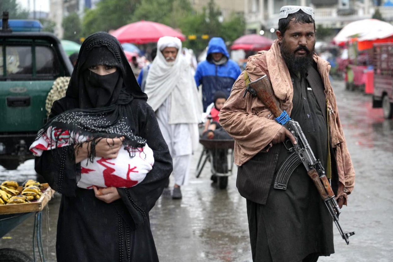 Vládne hnutie Taliban rozhodlo, že ženy musia byť na verejnosti celé zahalené