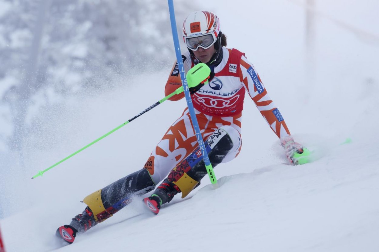 Vlhová skončila tretia v slalome v Levi, zvíťazila Shiffrinová