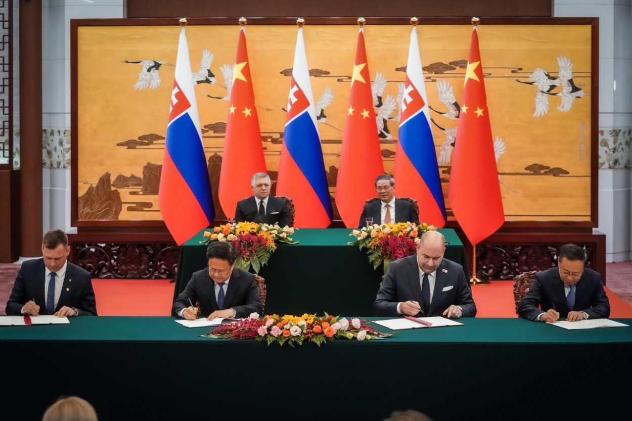 Slovenská vláda podpísala s Čínou 13 dokumentov, najmä o ekonomickej spolupráci