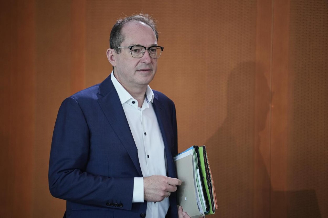 Nemecký minister vnútra Dobrindt chce obmedziť príchody rodinných príslušníkov utečencov