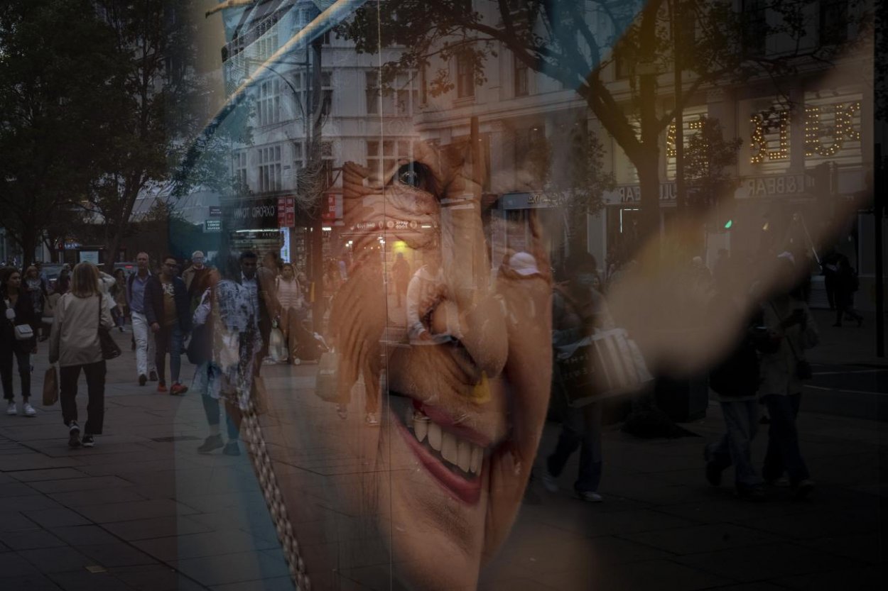 Kráľovná Alžbeta II. zomrela v dôsledku vysokého veku, uvádza úmrtný list