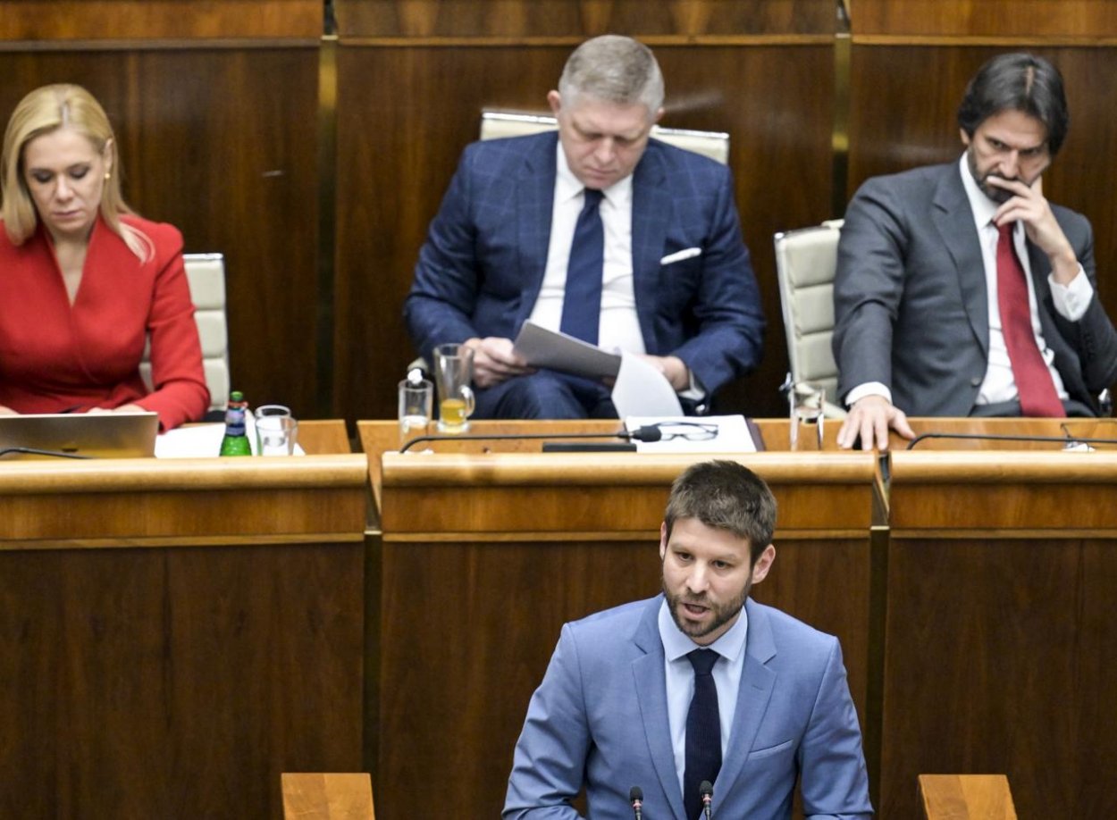 Šimečka Ficovi v parlamente: Nebudem tu robiť bordel, vďaka vám ho máme dosť — čo to znamená podľa Eugena Kordu