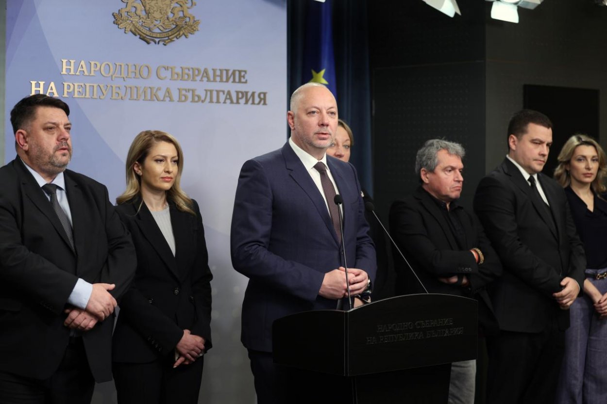 Bulharsko zrejme čakajú ďalšie predčasné voľby, poslanci schválili demisiu vlády