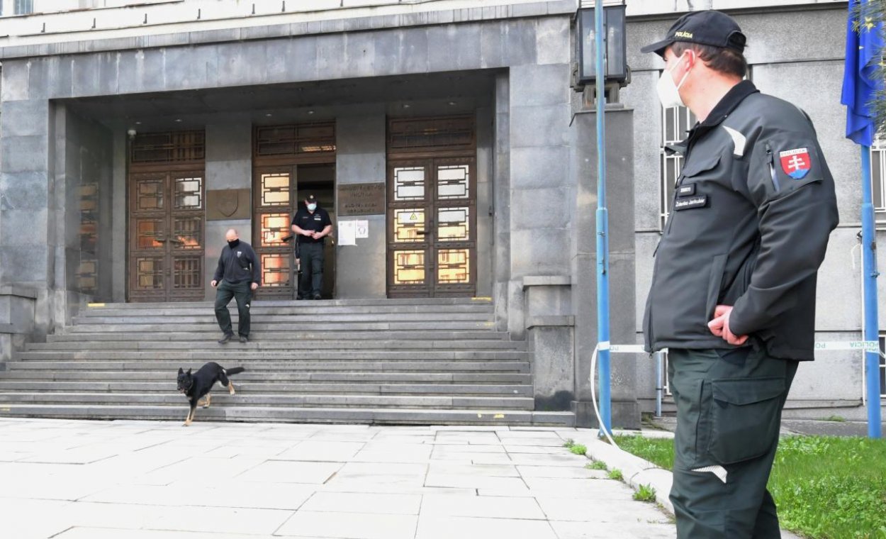 Zatkli aj dočasného šéfa inšpekcie Petra Scholtza
