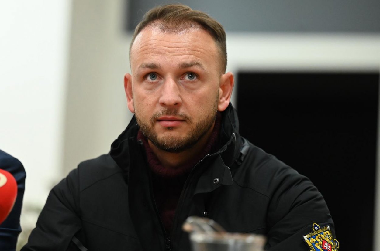 Slovensko by malo pre slintačku uzavrieť 17 hraničných priechodov, informuje minister vnútra