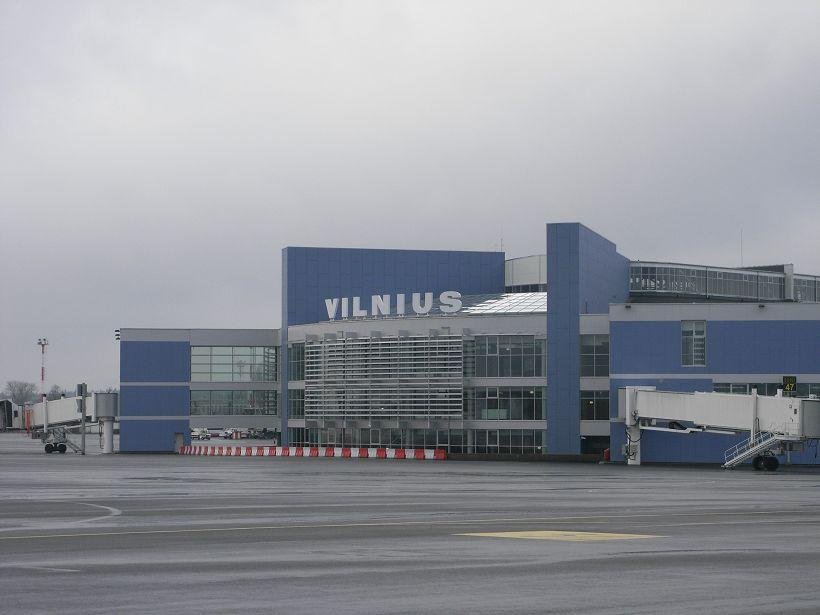 Vo Vilniuse uzavreli letisko po hlásení o drone, vzlietli stíhačky NATO