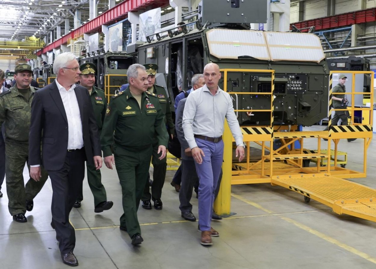 NATO bude mať v stave vysokej pripravenosti 300-tisíc vojakov