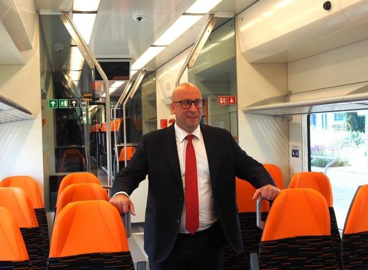 Demokrati: Železničnej nehode pri Pezinku sa dalo predísť, minister Ráž by mal na odstúpiť