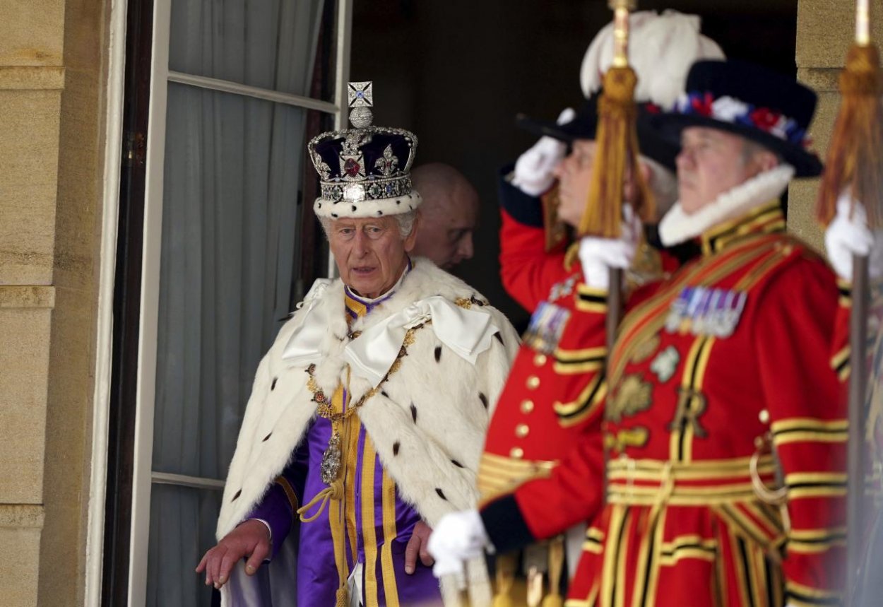 Členovia kráľovskej rodiny vystúpili na balkón Buckinghamského paláca