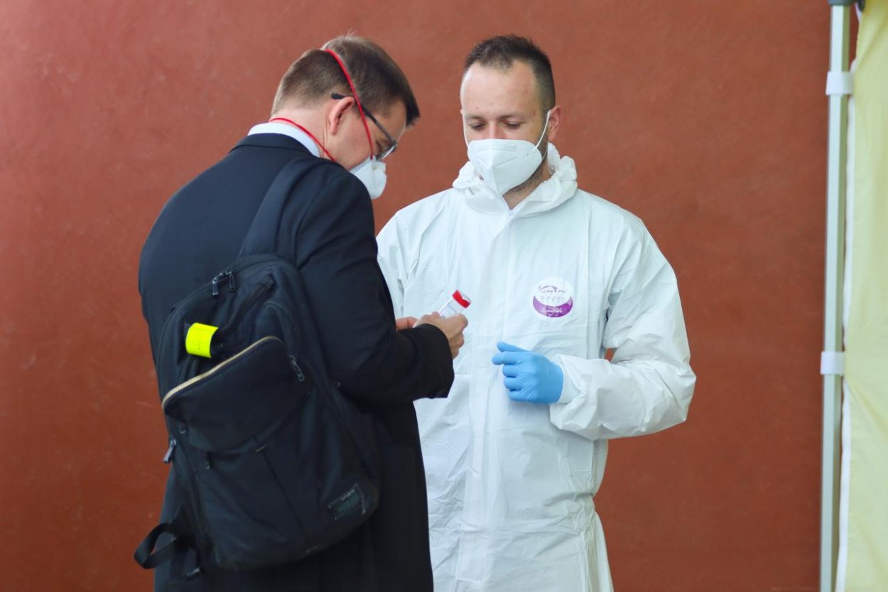 Priemerný vek osôb, ktoré boli pozitívne testované PCR testami, je 40 rokov