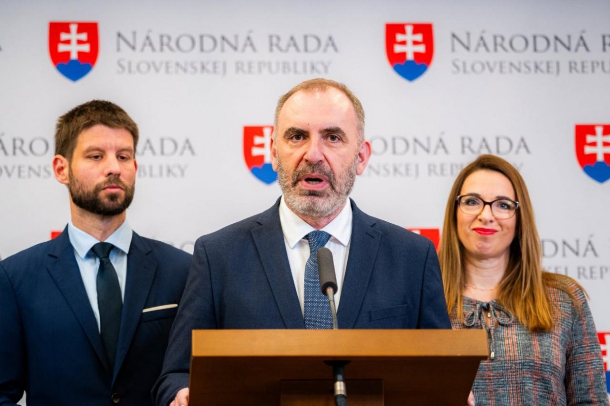 PS kritizuje vládu pre nový jadrový zdroj aj ceny palív