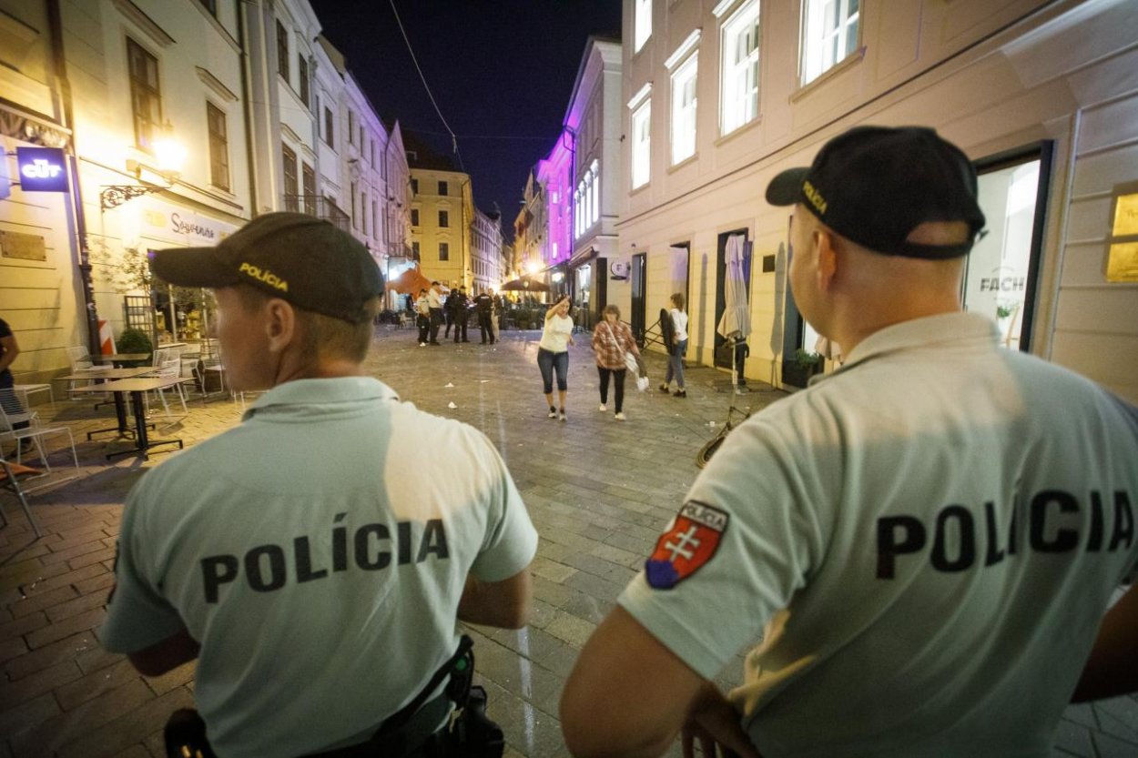 Polícia obvinila siedmich ľudí pre výtržnosti v Bratislave