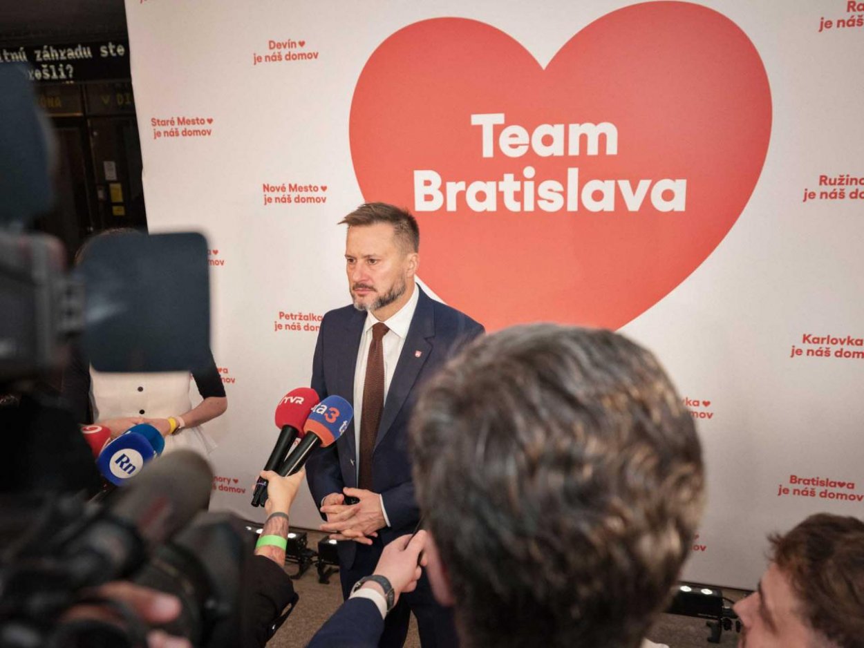 Udalosť dňa: Komunálne voľby – volebné miestnosti sa uzavreli, podľa exit pollu v Bratislave zvíťazil Matúš Vallo