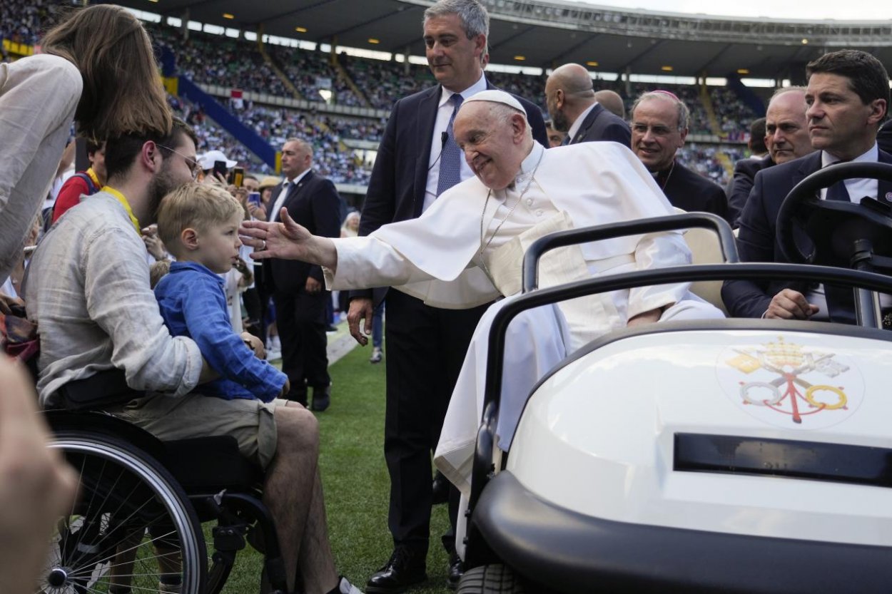 Verona: Pápež objal mužov, ktorých príbuzných zabili Hamas a izraelské sily