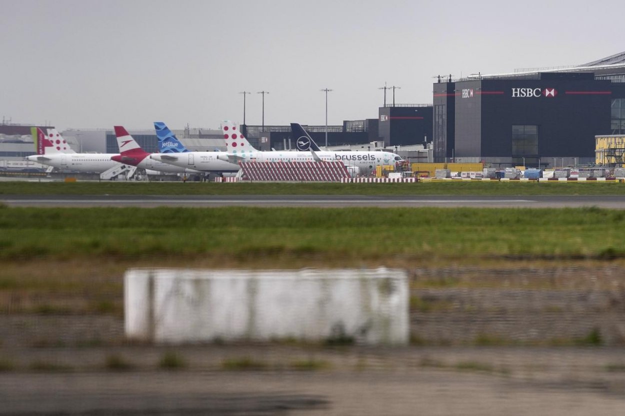 Požiar v elektrickej rozvodni vyradil z prevádzky londýnske letisko Heathrow na 24 hodín