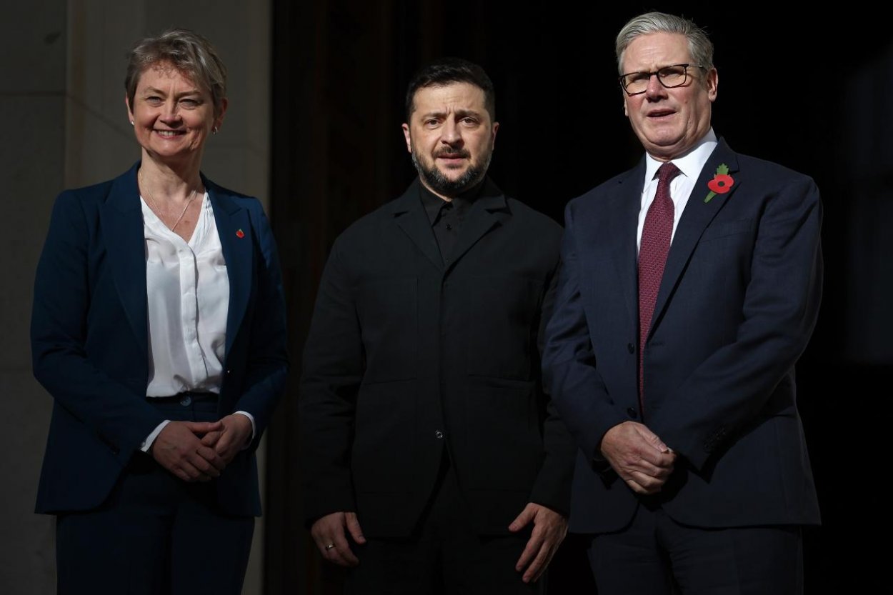 Starmer: Spojenci by mali posilniť ukrajinské ďalekonosné spôsobilosti