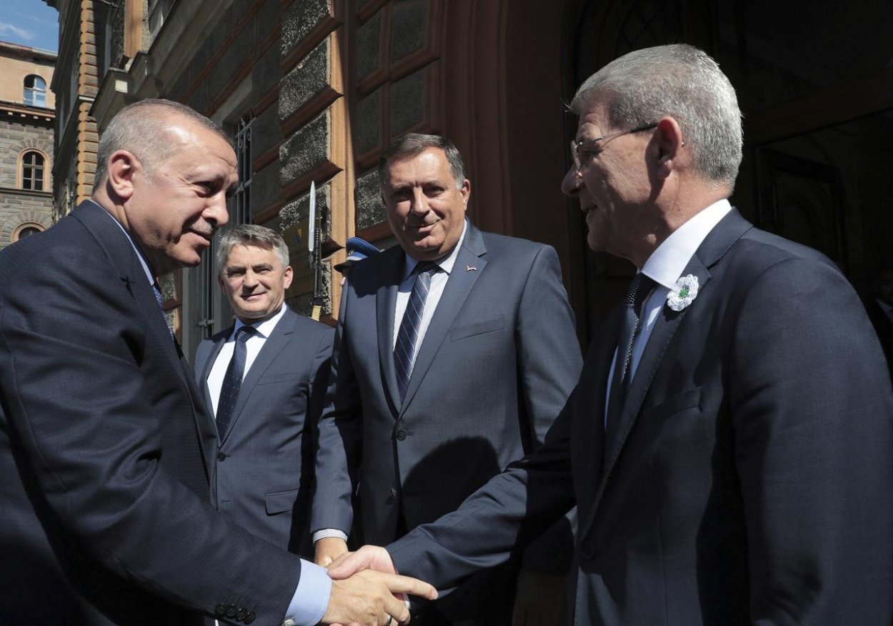 Bosnianski lídri dosiahli po desiatich mesiacoch dohodu o vytvorení vlády