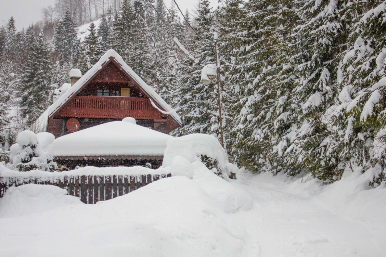 Na strednom Slovensku je bez elektriny už 15 000 odberateľov