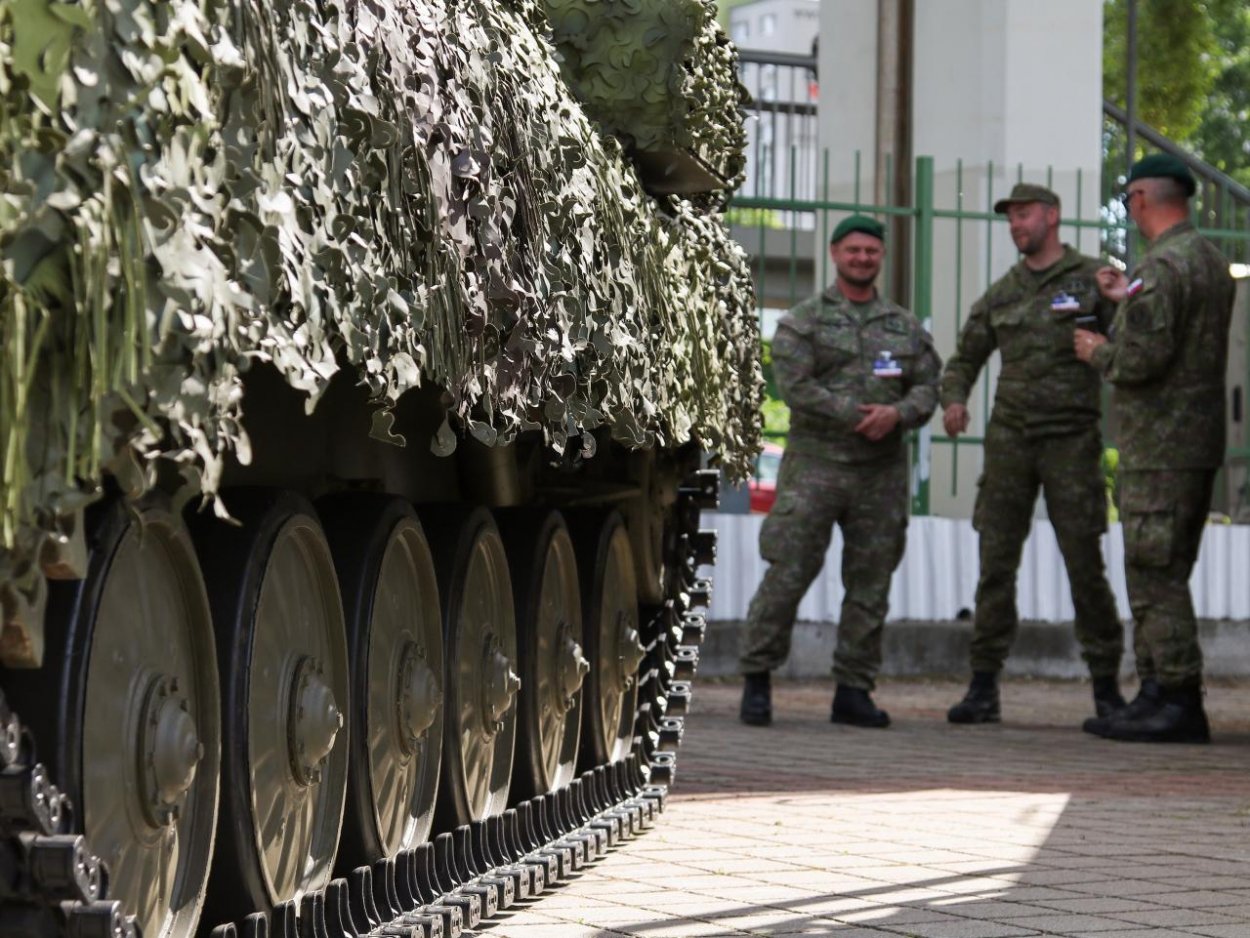 Na ochrane východného krídla NATO by sa malo podieľať do 101 slovenských vojakov