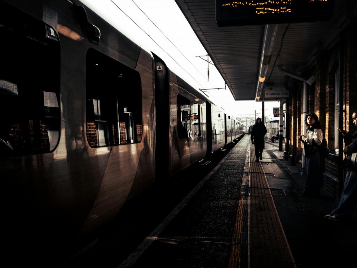 Naše vlaky sa od seba nezastaviteľne vzďaľujú