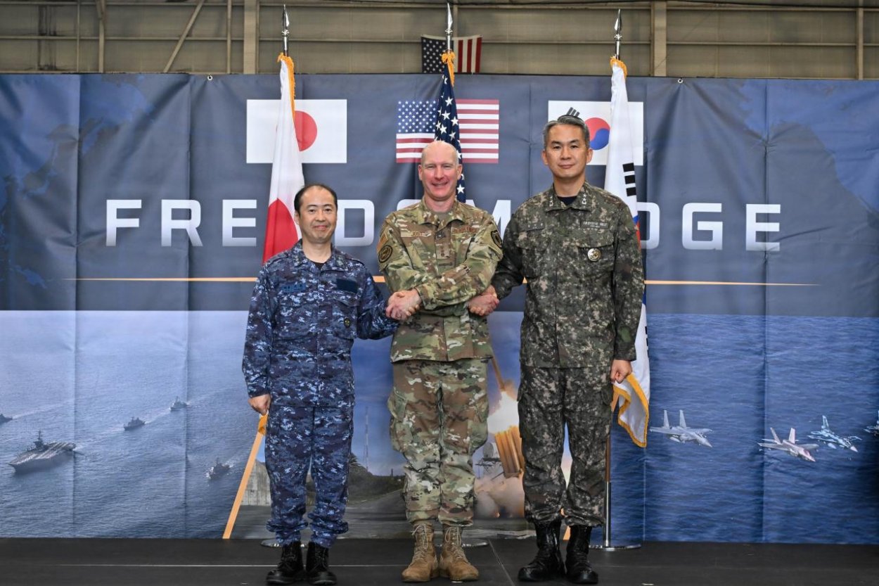 Južná Kórea, USA a Japonsko začali päťdňové vojenské cvičenie Freedom Edge