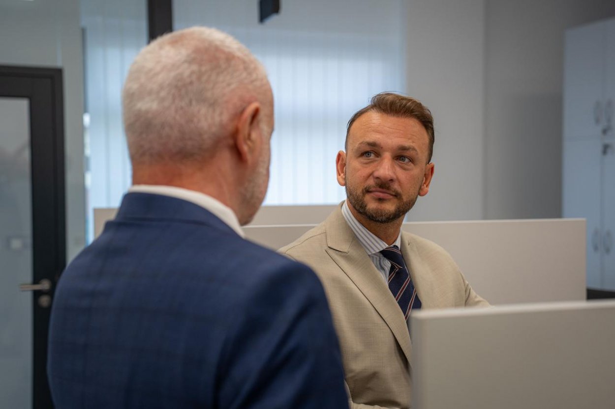 Opozícia: Na ministerstve vnútra je priestor na šetrenie na predražených kšeftoch