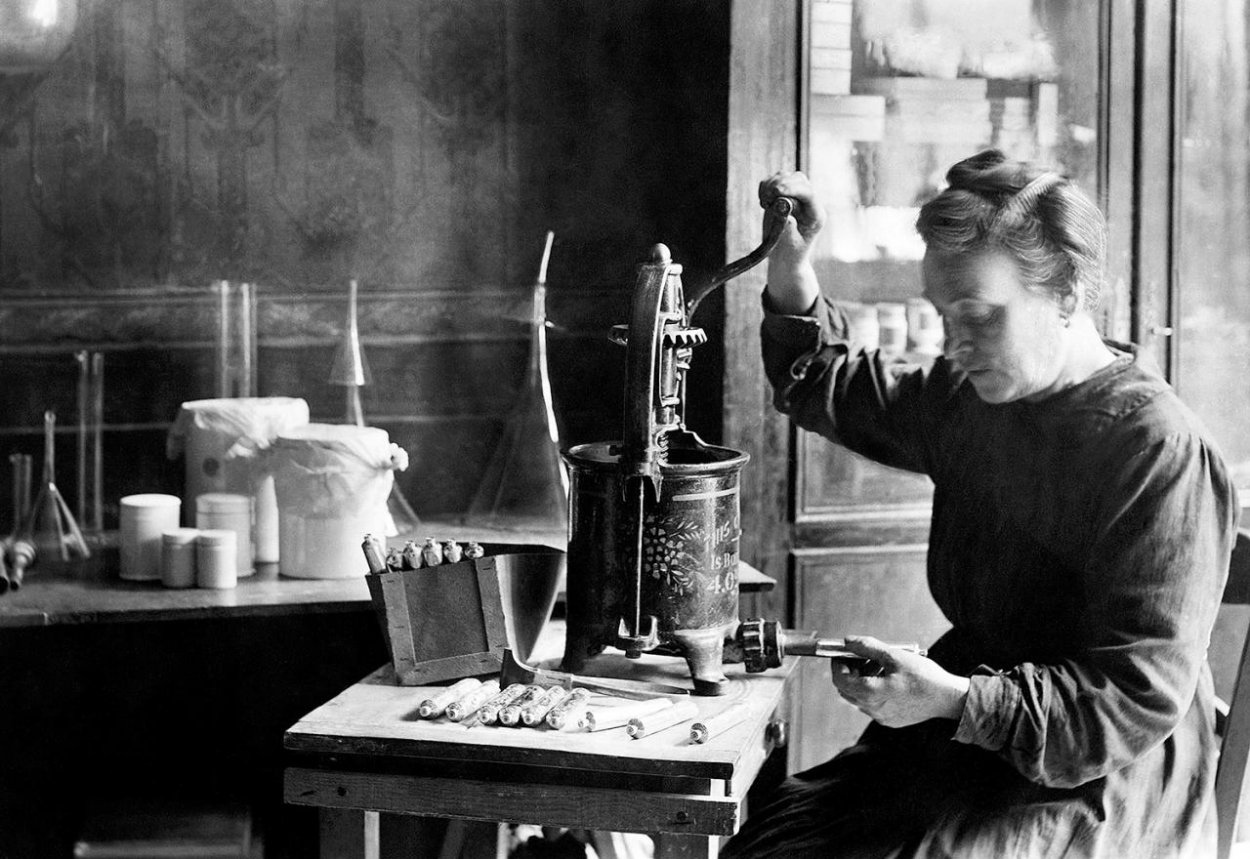 Od drvených kostí po chemické laboratóriá: Fascinujúci vývoj zubnej pasty