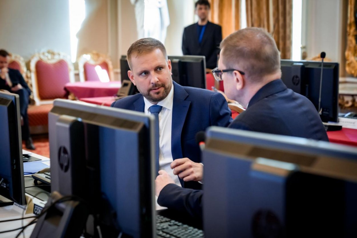 PS kritizuje Šaška za nesplnené sľuby pri stabilizácii zdravotníkov i poplatkoch