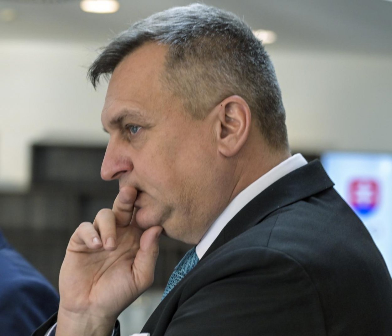 SNS nesúhlasí so zvýšením výdavkov na obranu