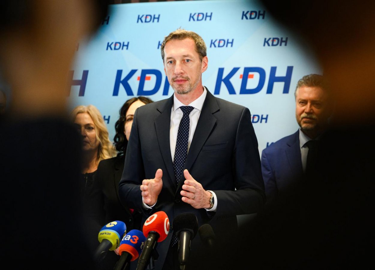 KDH a Kresťanská únia nechcú na Slovensku manželstvá rovnakého pohlavia, ostro kritizujú rozhodnutie Súdneho dvora