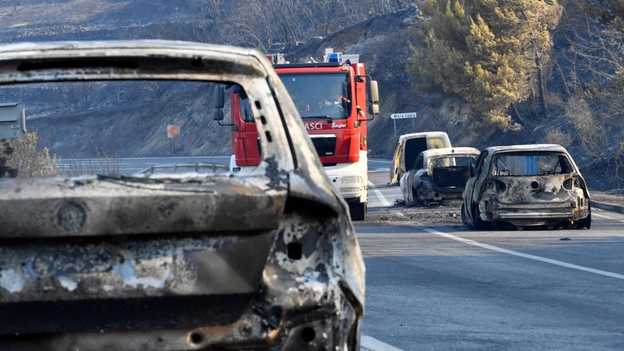 Slováci opisujú situáciu pri Omiši. Dym, popol a noc strávená na úteku pred ohňom