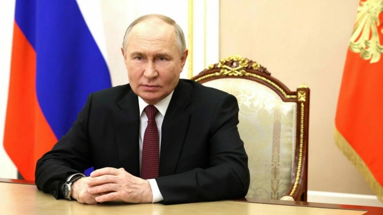 Rusko sa rúca. Putin nemá v rukách žiadne tromfy a bojí sa prevratu, píše britský denník